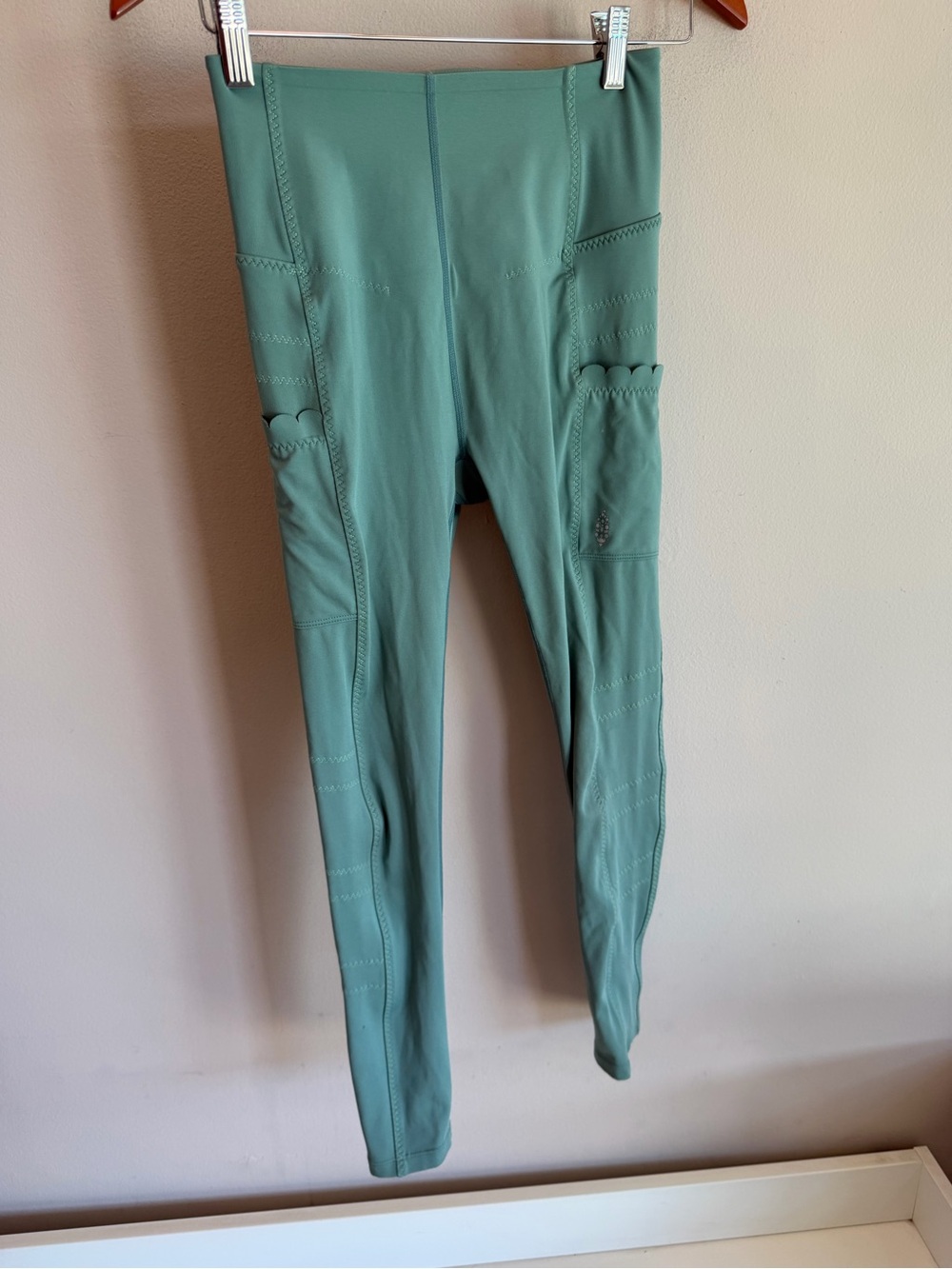 FP Movement High Rise Scalloped Pocket Leggings Sage Green XS/S
